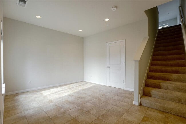 Building Photo - 1128 Campbell Ave