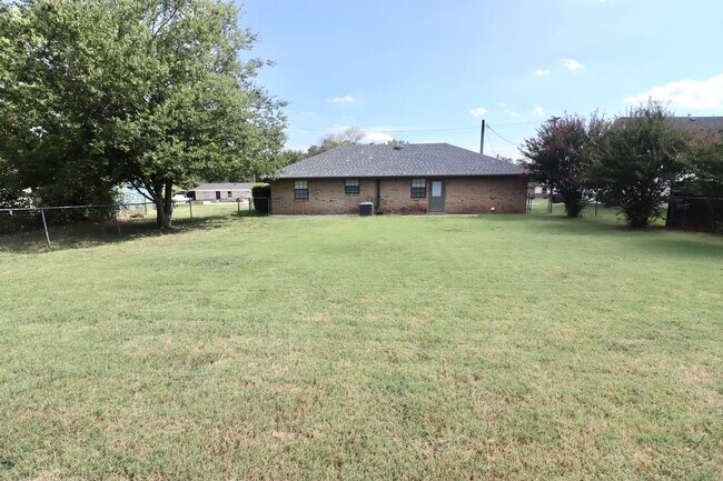 Building Photo - FOR LEASE! Newly Remodeled - 3 Bedroom - 1...