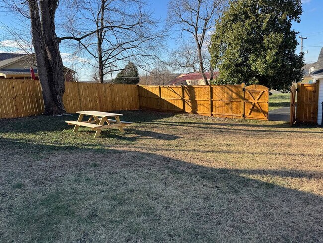 Building Photo - 10417 S Grant Ave