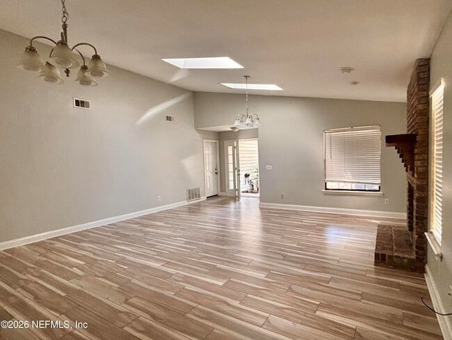 Building Photo - 5449 Fort Caroline Rd