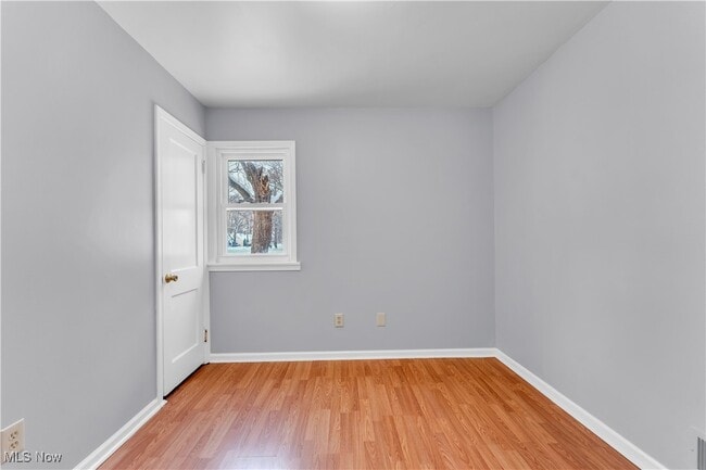 Building Photo - 369 E 232nd St