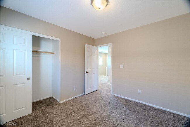 Building Photo - 7718 Ornamento Way