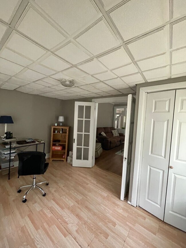 Building Photo - 606 N Court