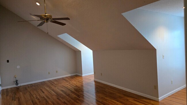 Building Photo - Beautiful Large home off of Mahan