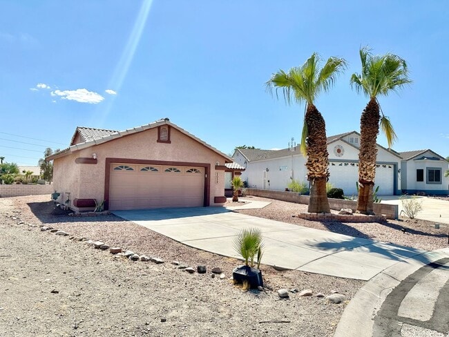 Building Photo - Cute 3 Bedroom Desert Lakes Golf Course Co...