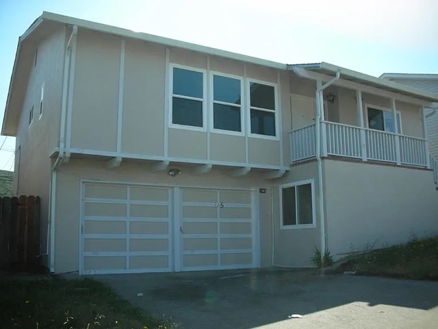 Building Photo - 135 Lake Dr