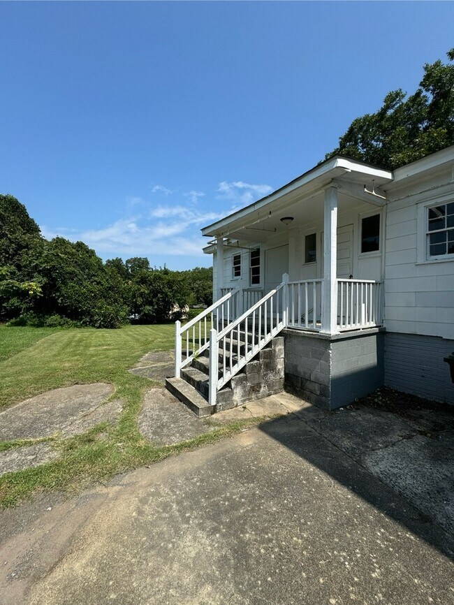 Building Photo - 311 N Confederate Ave