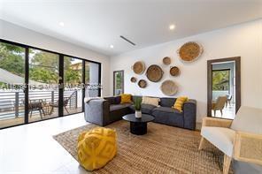 Building Photo - 513 SW 11th St