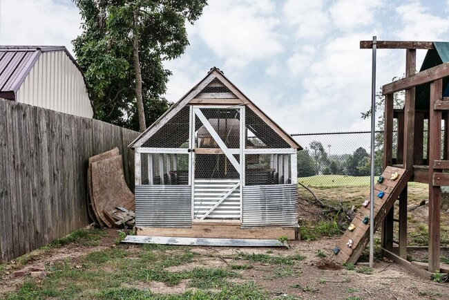 Building Photo - 705 Bon Aire Dr