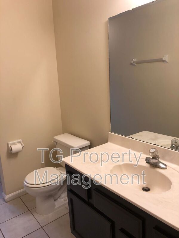Building Photo - 12910 Forest Glen Ct S