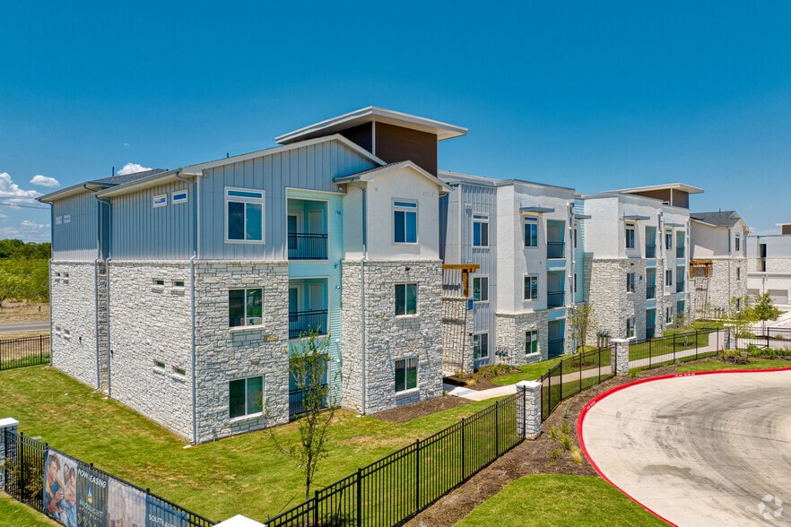 Moonlight Apartments 5204 Charles Merle Dr Austin TX 78747