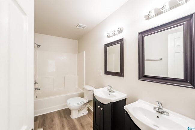 Building Photo - 975 Moonlite Dr