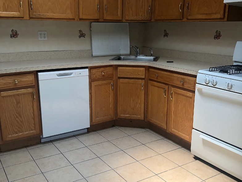 Primary Photo - 2076 E 56th St