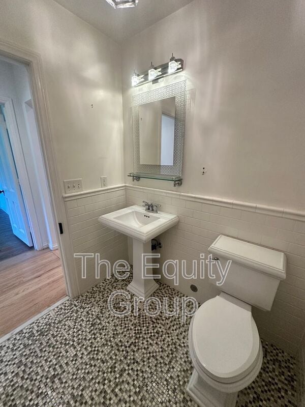 Building Photo - 1531 W Laurel Ave