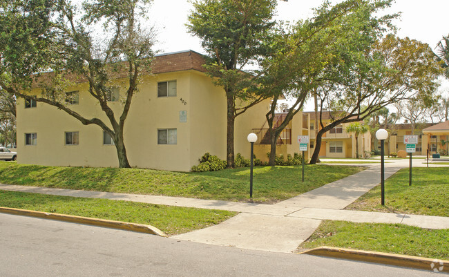 Building Photo - Stanley Terrace Apartments