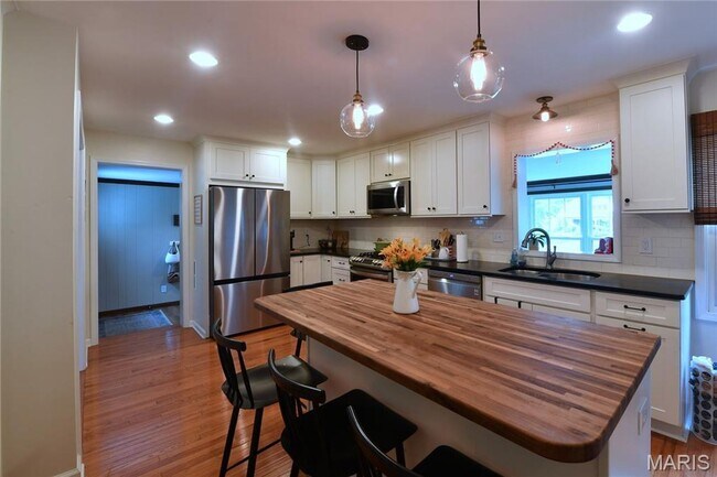 Building Photo - 342 Greenleaf Dr