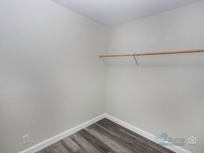 Building Photo - START THE YEAR RENT FREE! Charming 4-Bedroom Keizer Home Close to Everything