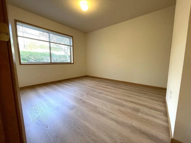 Bedroom #2 - 3433 McNary Pky