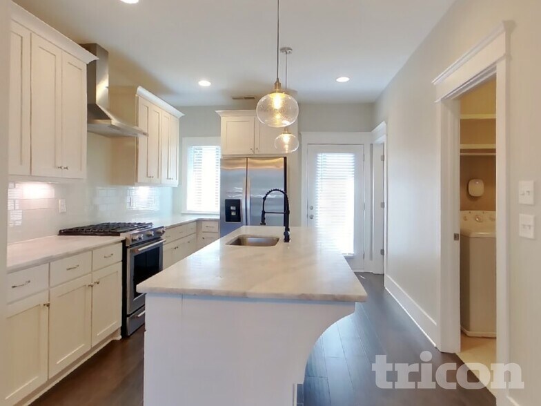 Building Photo - 1248 Hillwood Private Cove
