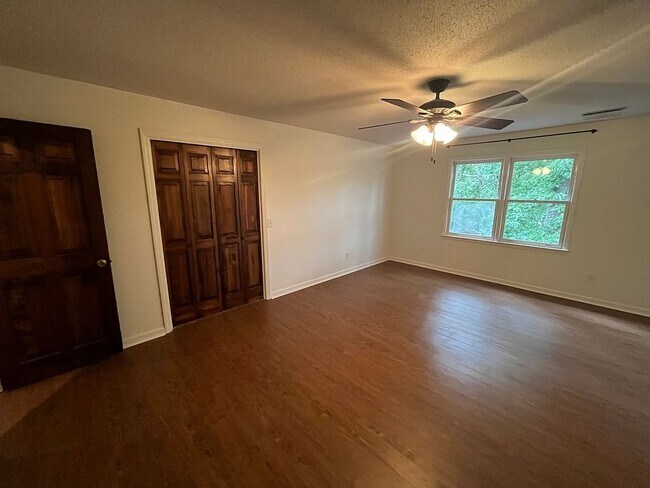 Building Photo - 509 Castlewood Trail