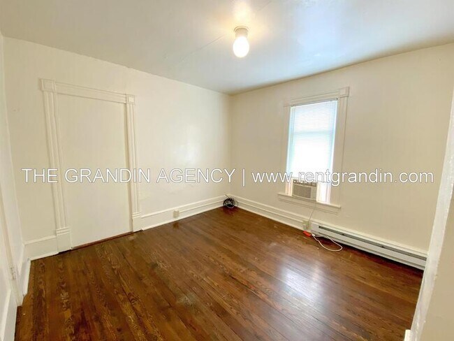 Building Photo - 909 13th St SE