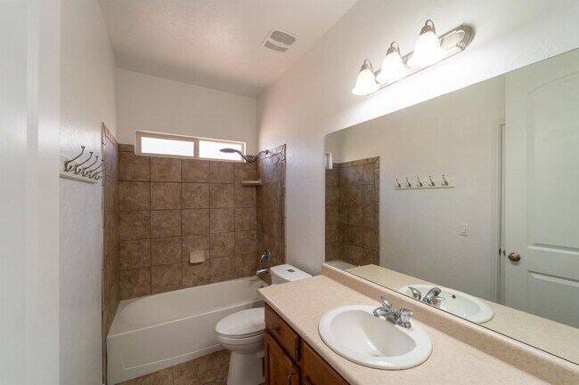 Building Photo - 1210 W Indian Hills Dr