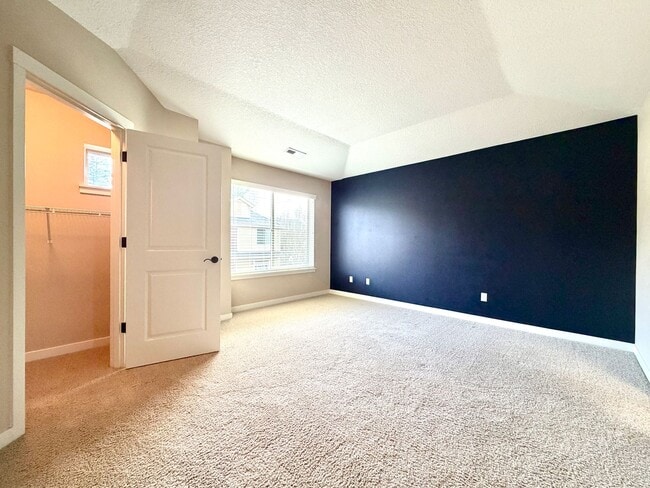 Building Photo - **FREE TWO WEEKS RENT** Sophisticated Beaverton Townhome with Multiple Floor Spacious Layout- Gre...