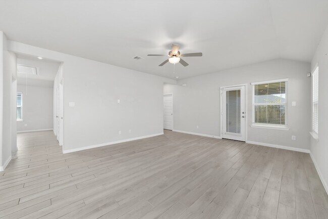 Building Photo - 906 Pismo Ln
