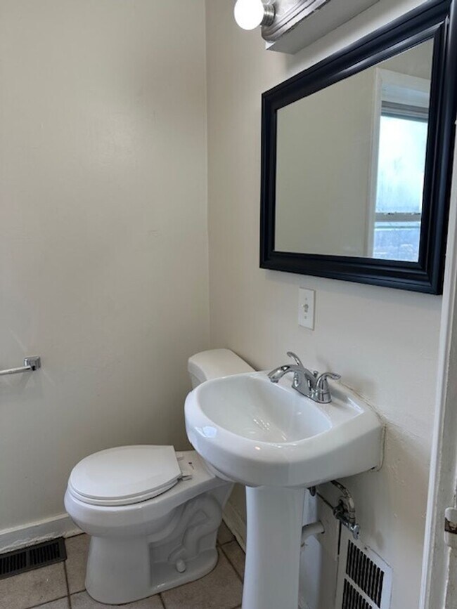 Building Photo - 548 N 3rd St