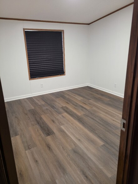 Building Photo - 135 Tesa Dr