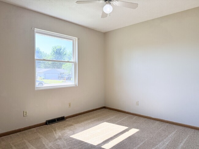 Building Photo - 14135 De La Tour Dr