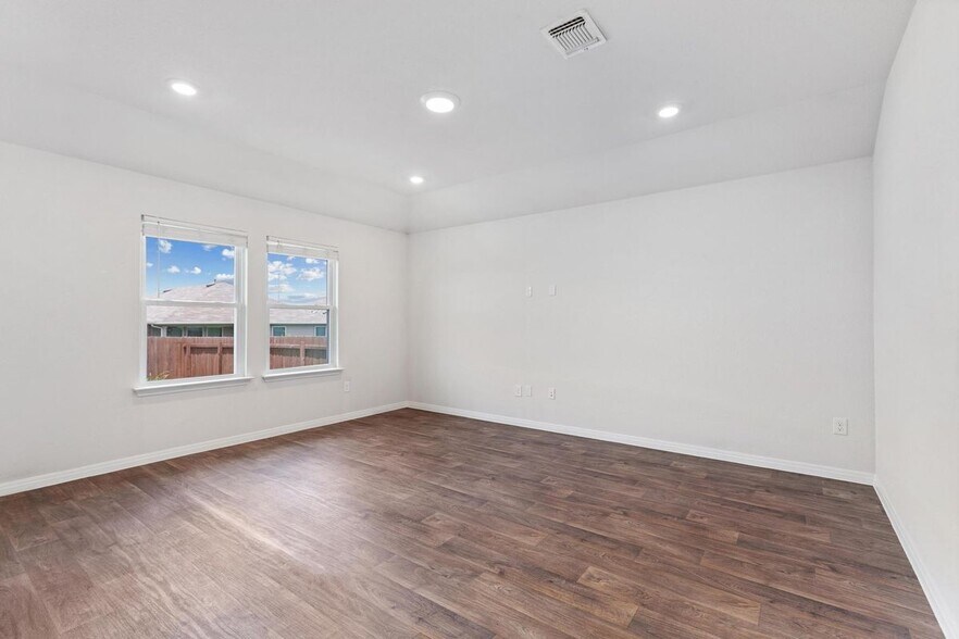 Building Photo - 21020 Price Daniel Dr