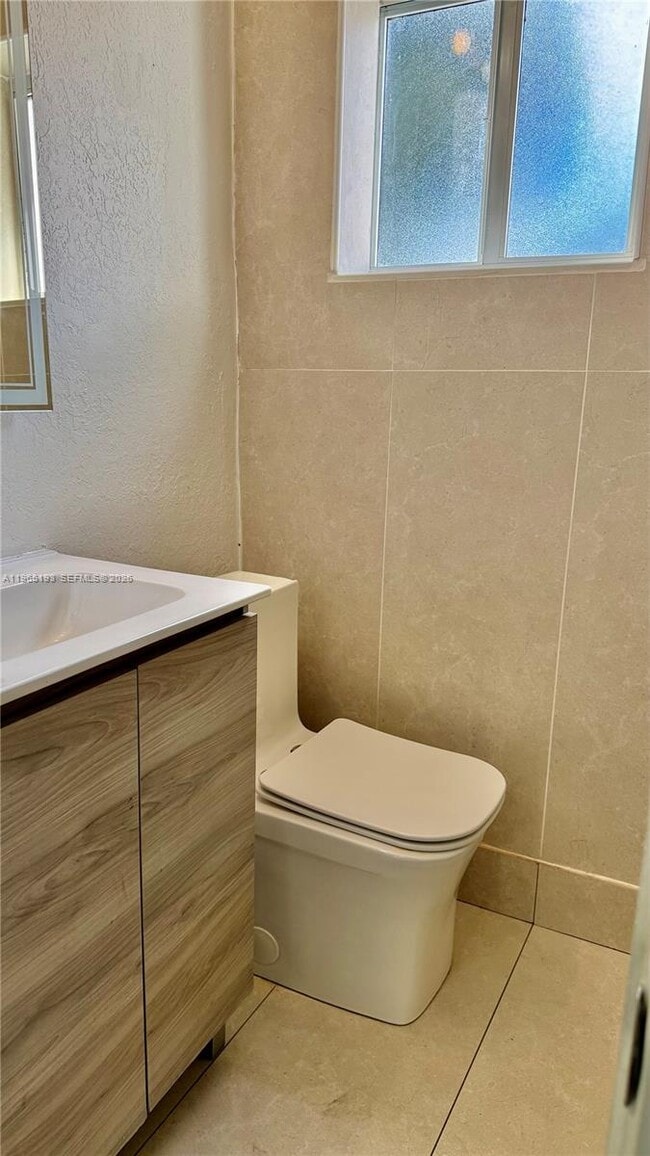 Building Photo - 2238 NW 5th St