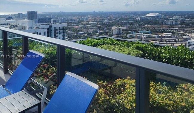 Building Photo - 1600 NE 1st Ave