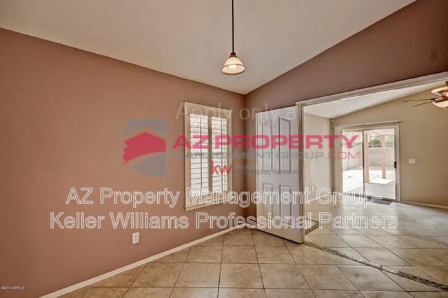 Building Photo - 12725 W Palm Ln