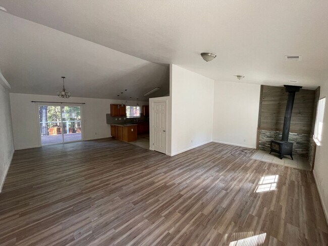 Building Photo - 14772 Holmwood Dr