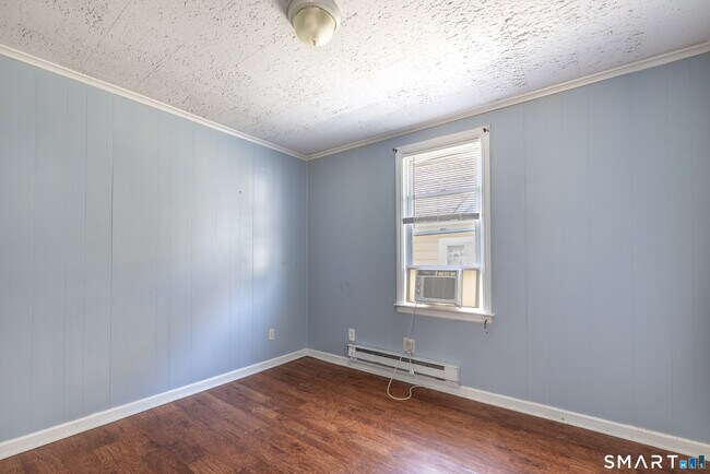 Building Photo - 793 Brewster St