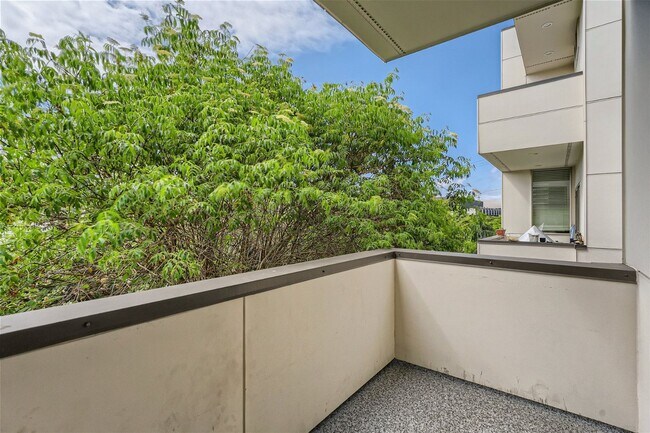 Building Photo - Modern West Seattle Townhome with Rooftop ...