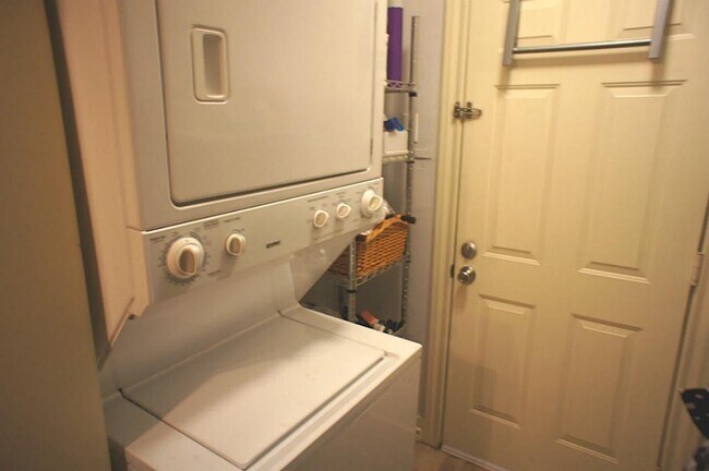 Building Photo - 122 North St