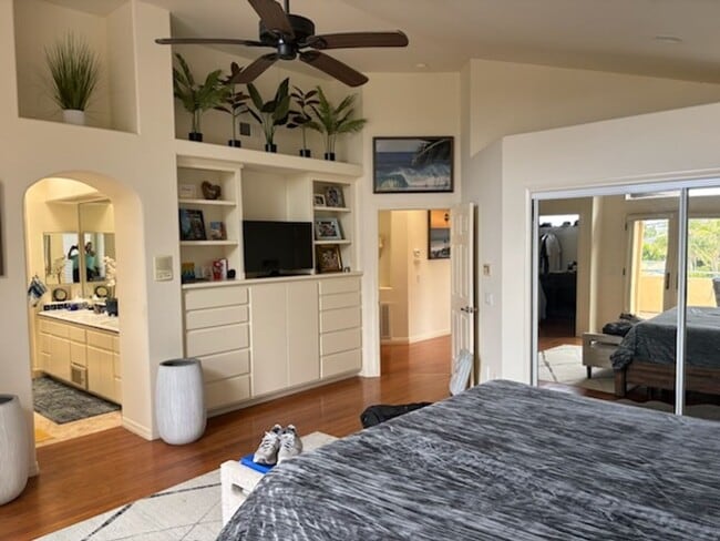 Building Photo - Minutes to Moonlight Beach | Stunning 5 Bedroom Encinitas Home