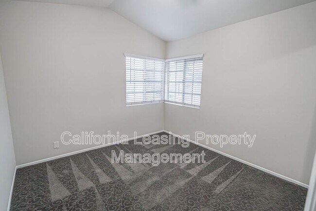 Building Photo - 28552 Avocado Pl