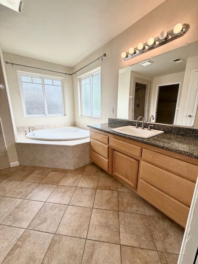 Building Photo - Beautiful 4 Bedroom 4.5 Bath Home COMING SOON!!!