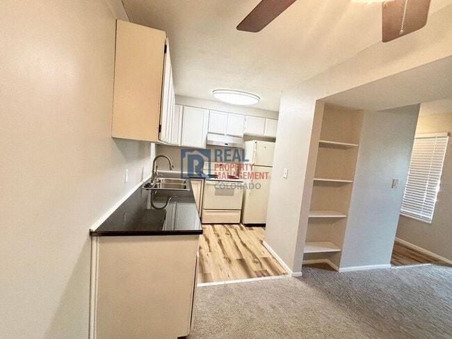 Building Photo - 5300 Cherry Creek S Dr