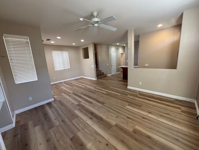 Building Photo - 3-Bedroom Townhome with Community Pool & S...