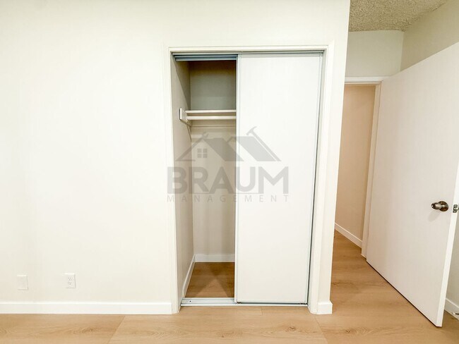 Building Photo - 13115 Oxnard St