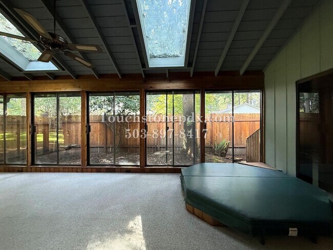 Building Photo - 13540 SW Hyland Park Ct
