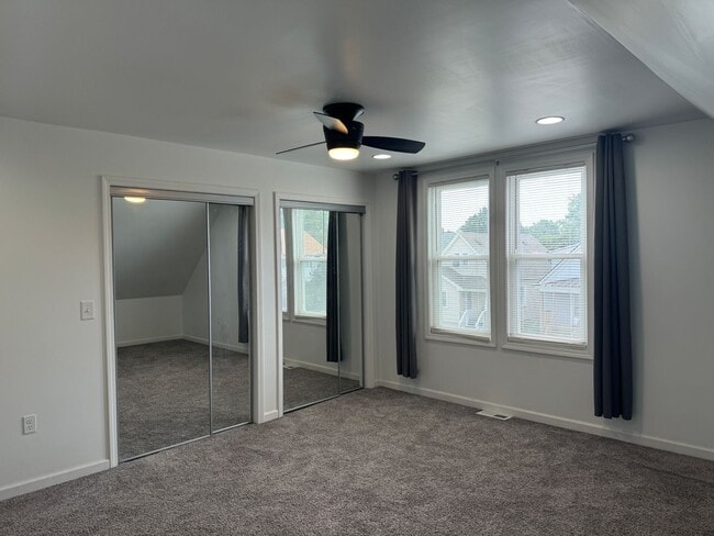 Building Photo - 4 BED, 3 BATH, Fully renovated Single Fami...