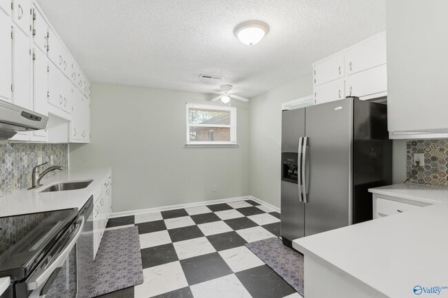 Building Photo - 504 Delaney Rd NW