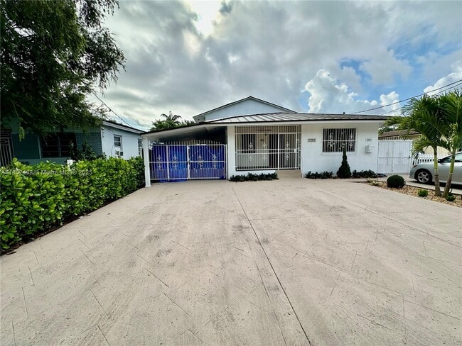 Primary Photo - 3525 SW 92nd Ave