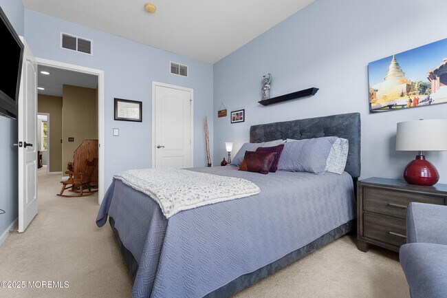 Building Photo - 254 Hawthorne Ln